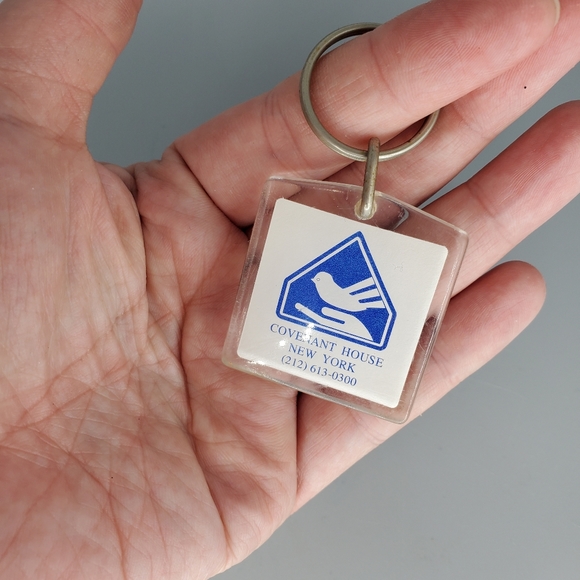 Convent House New York Keychain - Picture 3 of 5